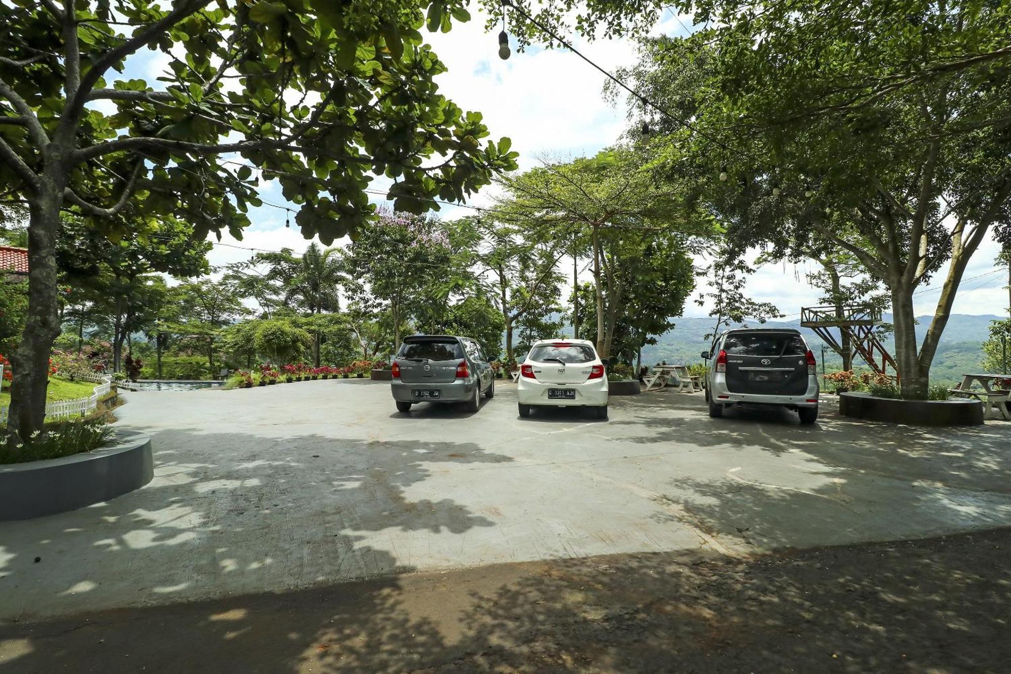OYO Homes 90956 Desa Wisata Guranteng Pendjalu Bagian luar foto