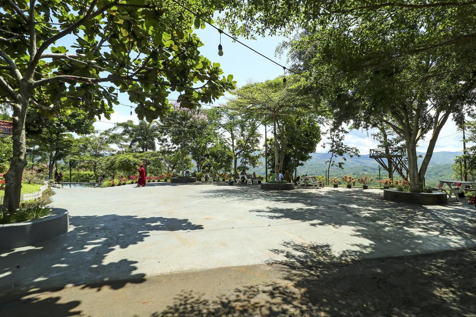 OYO Homes 90956 Desa Wisata Guranteng Pendjalu Bagian luar foto