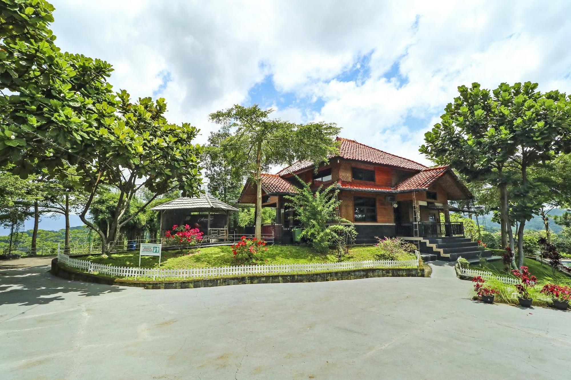 OYO Homes 90956 Desa Wisata Guranteng Pendjalu Bagian luar foto
