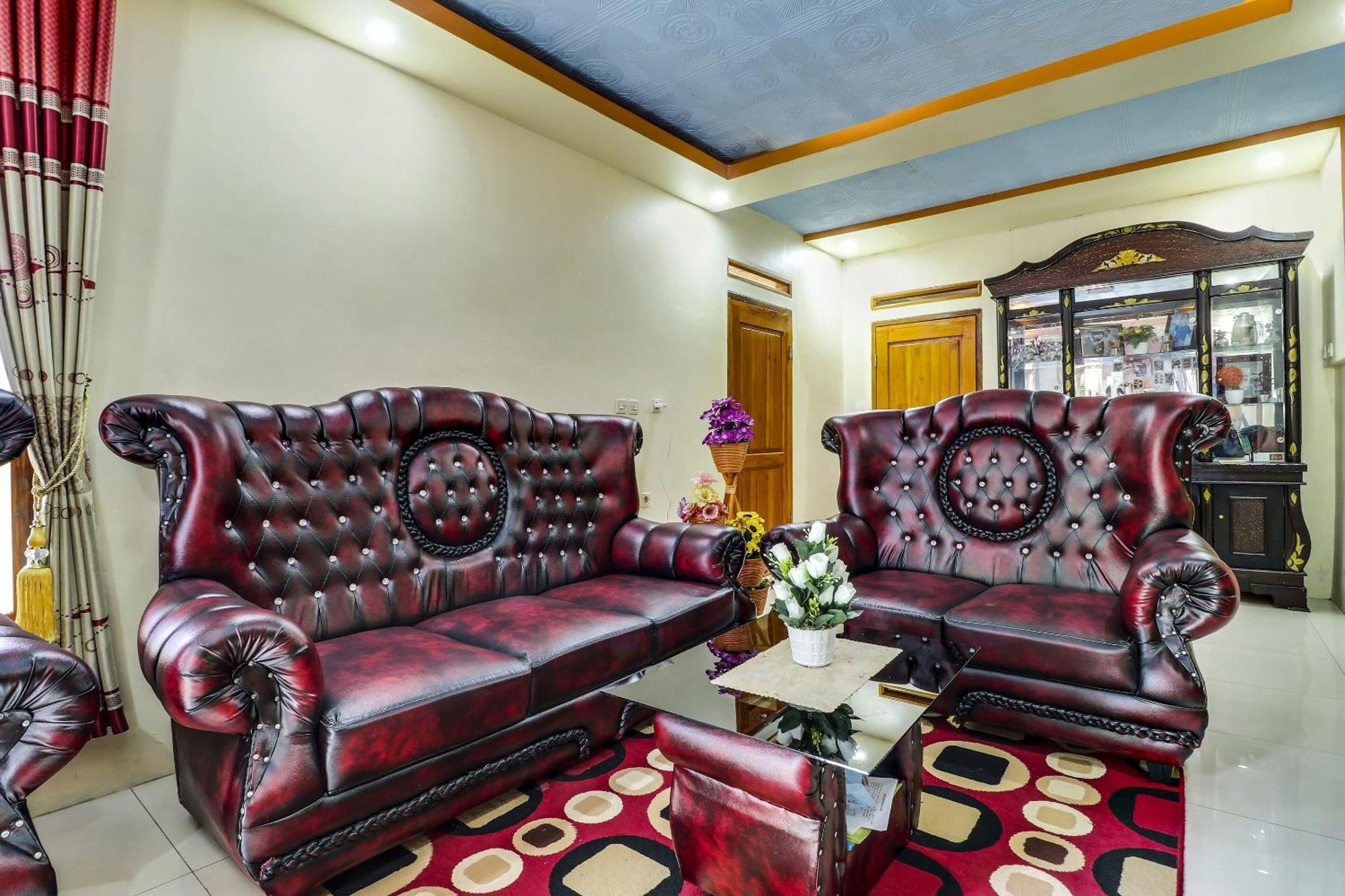 OYO Homes 90956 Desa Wisata Guranteng Pendjalu Bagian luar foto