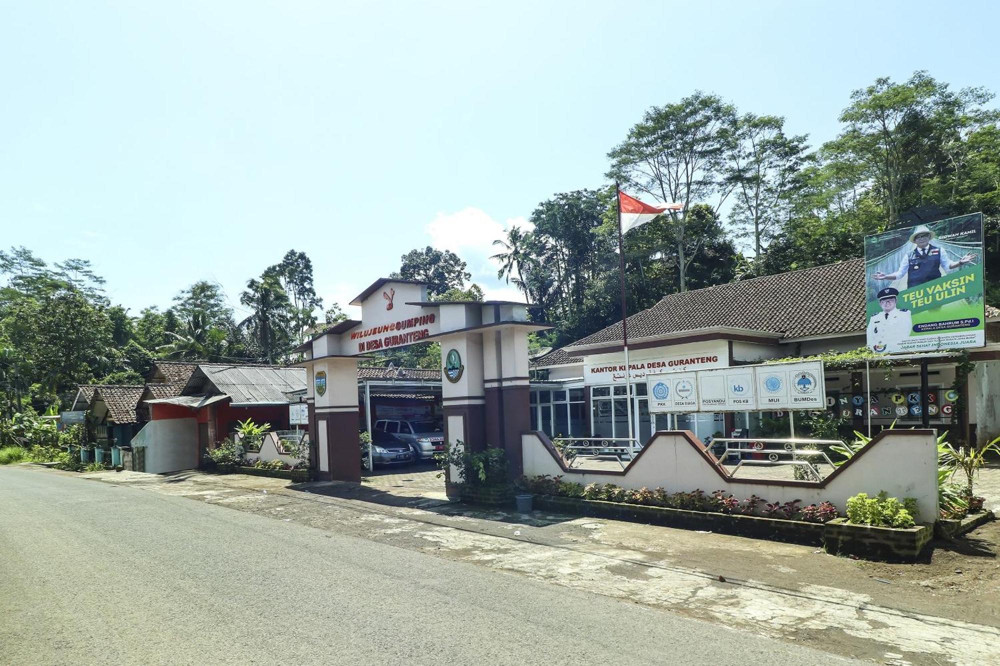 OYO Homes 90956 Desa Wisata Guranteng Pendjalu Bagian luar foto